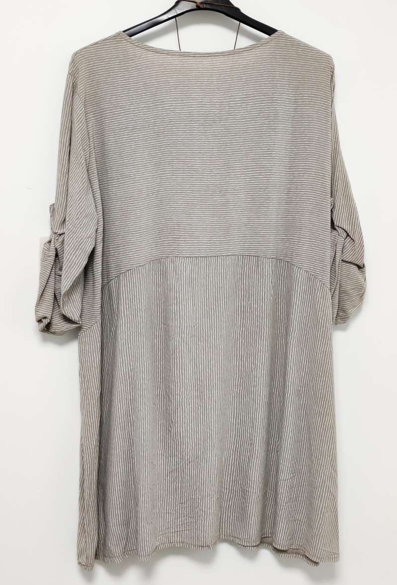 Robe rayée avec collier - Image 4