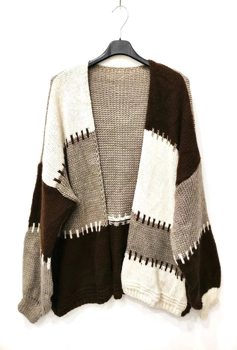 gilet ouvert à manches longues disponible en ocre, mettant en avant la matière épaisse et très douce. - Les pépites de Christelle.