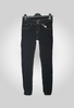 jeans slim noir classique, mettant en avant la coupe ajustée et le tissu denim confortable et stretch. - Les pépites de Christelle.