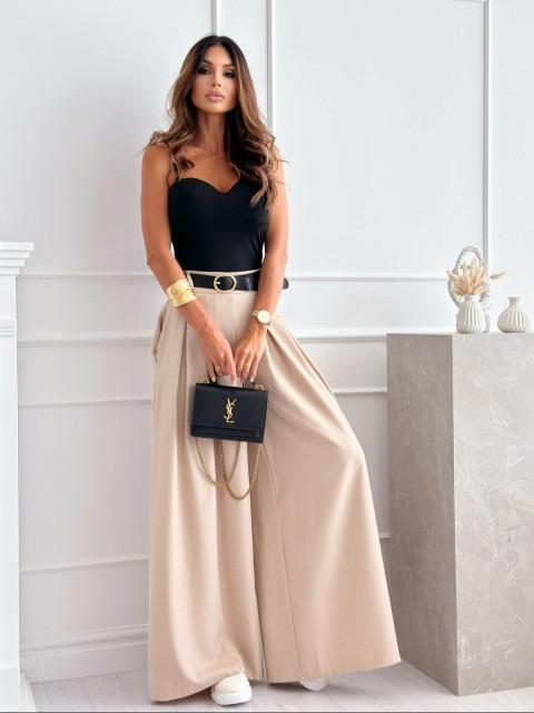 Pantalon magique de couleur beige 
Les pépites de Christelle