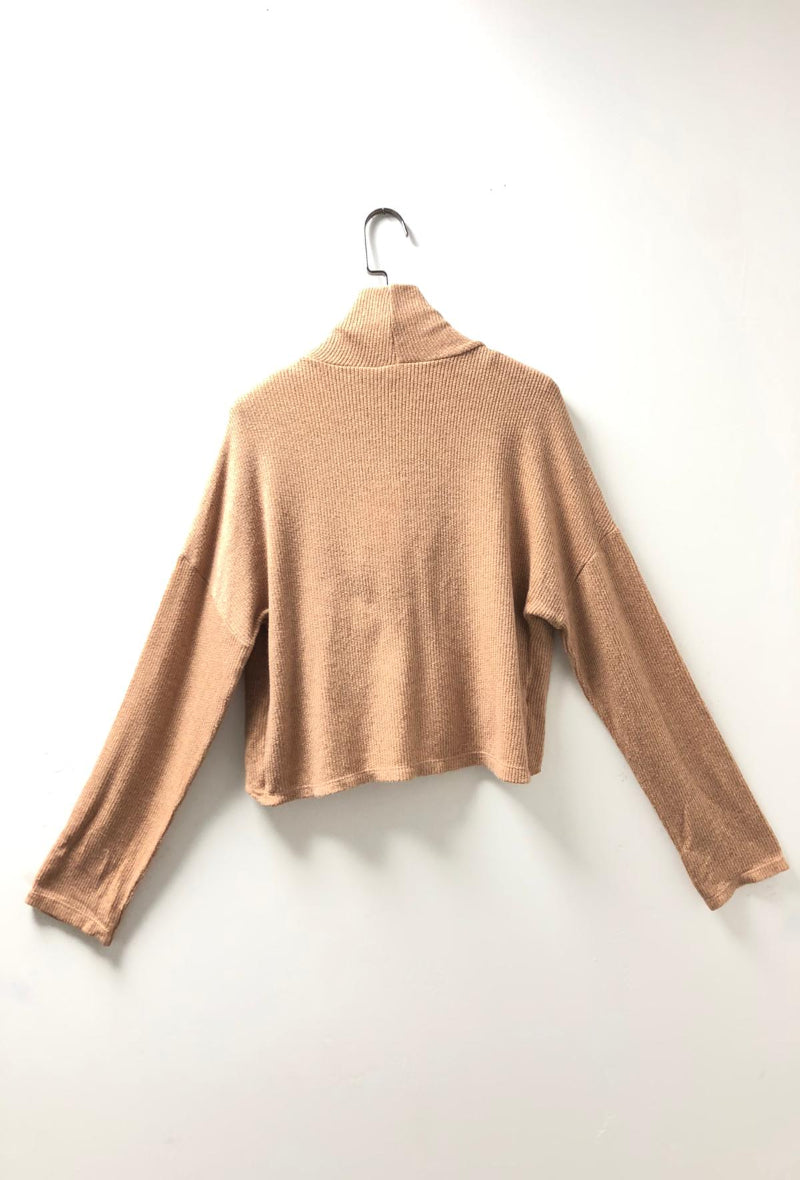 Pull court de couleur taupe Les pépites de Christelle