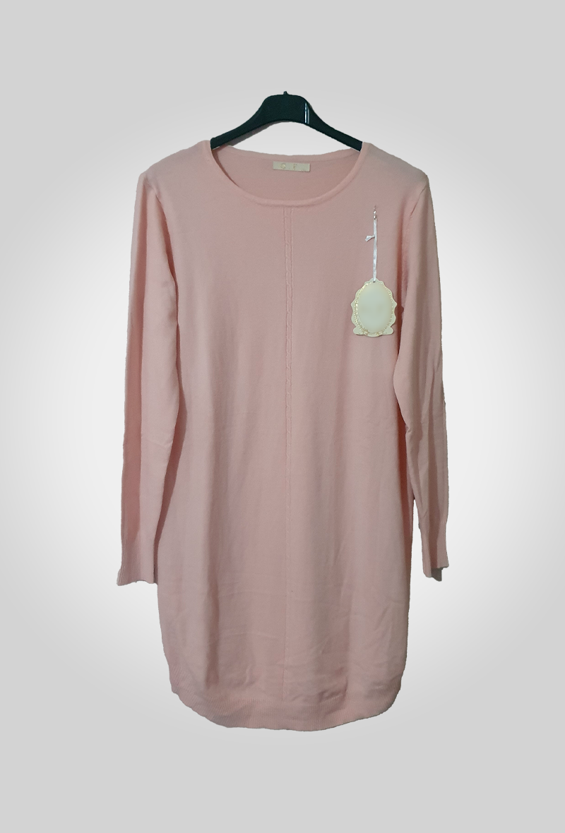 robe pull de luxe en mélange de cachemire et soie, dans une couleur rose clair, avec une bande fine décorative verticale sur le devant. - Les pépites de Christelle.