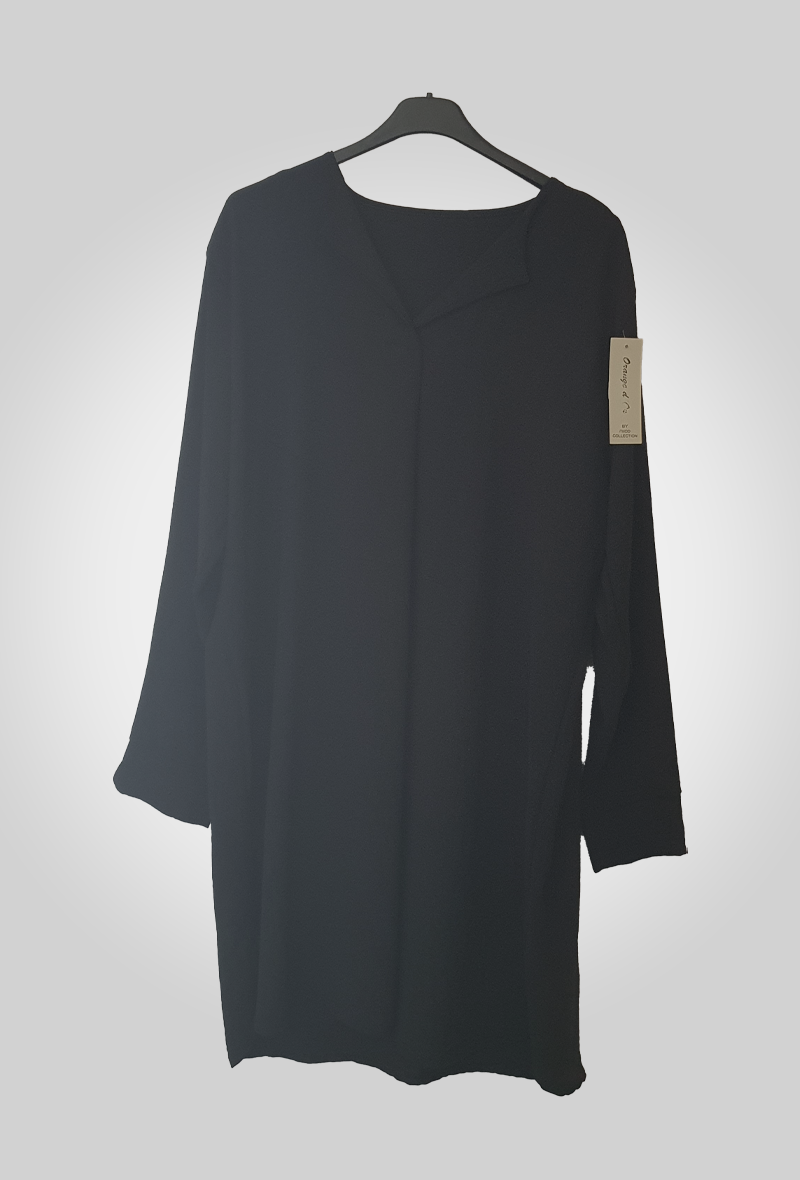 Robe tunique de couleur noir présente un col qui reste ouvert - Les pépites de Christelle