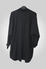 robe tunique noire unie. La coupe est simple, ample et fluide, tombant au-dessus du genou - Les pépites de Christelle