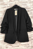 Veste Blazer de couleur noir
Les pépites de Christelle